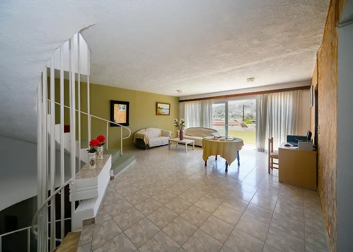 Tsambika Sun מלון